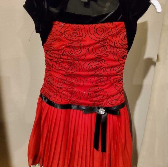 Black and Red Dress - Picture 1 of 4